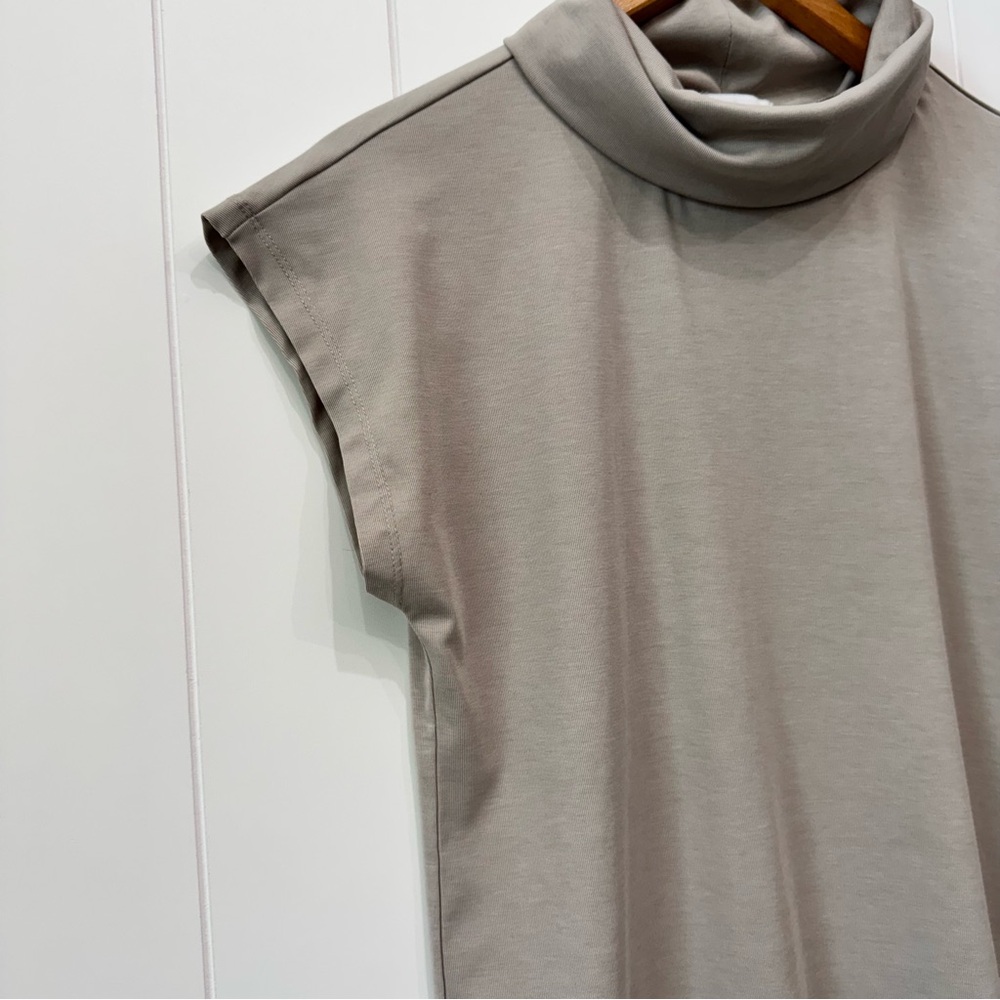 Evereve Short Sleeve Mock Neck Top in Light Beige - Picture 4 of 12